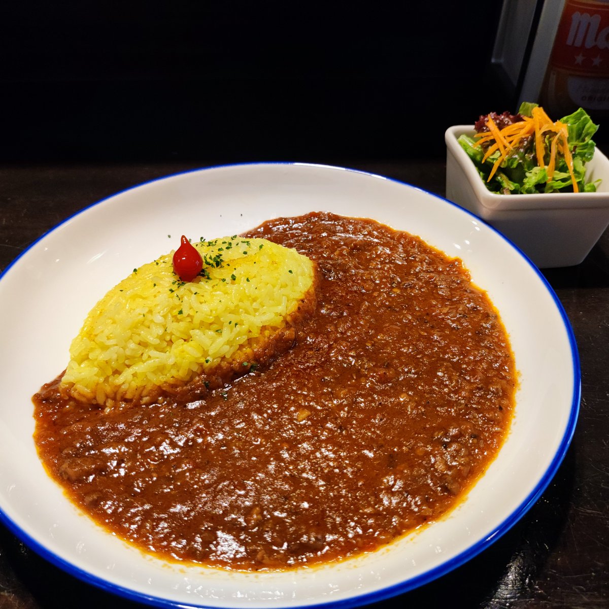 nomikui_bar's tweet photo. 4月より平日ランチ始めます
水〜金:12時〜14時半(LO14時)
香味野菜とトマト牛肉スパイスをたっぷり使った・ばるのカレーライス…700円・焼きカレードリア…850円・煮込みハンバーグライス…1000円全てミニサラダ付。テイクアウトもどうぞ
新)営業時間
水〜金:17時〜22時
土・日:15時〜22時
(LO21:30) https://t.co/PYlgmFj5SS