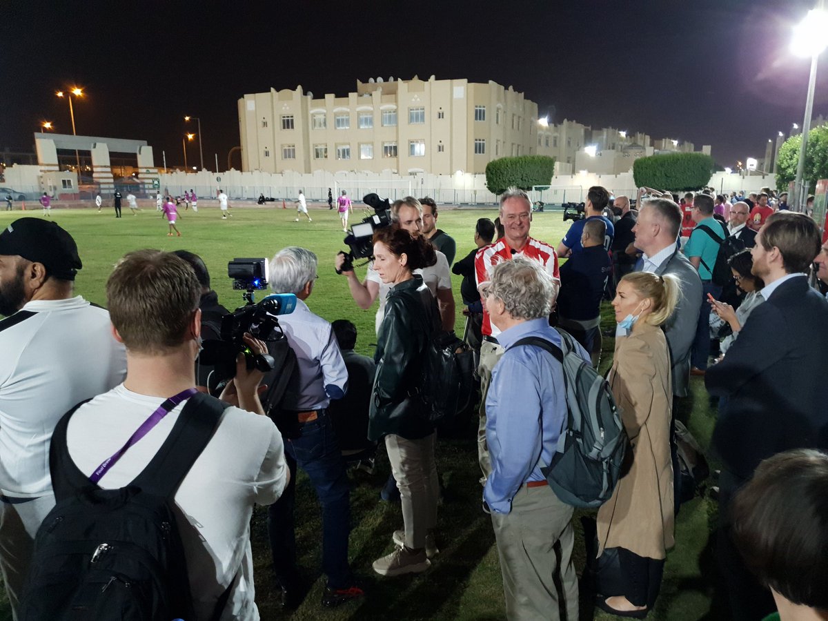 aselliaas's tweet image. Stor oppmerksomhet rundt Lise Klaveness i går, særlig etter at hun trakk seg fra konferanse om migrantarbeidere. Int. presse var blant annet til stede da hun var på en migrantarbeider-turnering på kvelden. /1