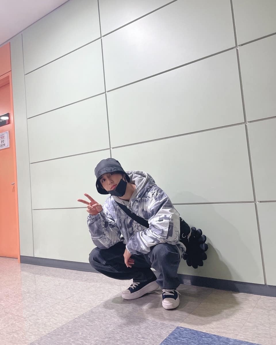 SKZMYHanJisung's tweet photo. [INSTA POST] 220331

@/realstraykids
Trans : Thank you for the 1st place STAY~~
Sadyanghaeii~ (saranghae in a cute way) 
#loveyou#STAY

🔗https://t.co/lJsIvV1Puz

@Stray_Kids
 #StrayKids #스트레이키즈 
#STAYsMY #Han #HanJisung  #한 #한지성 https://t.co/2j8LGNKQuV