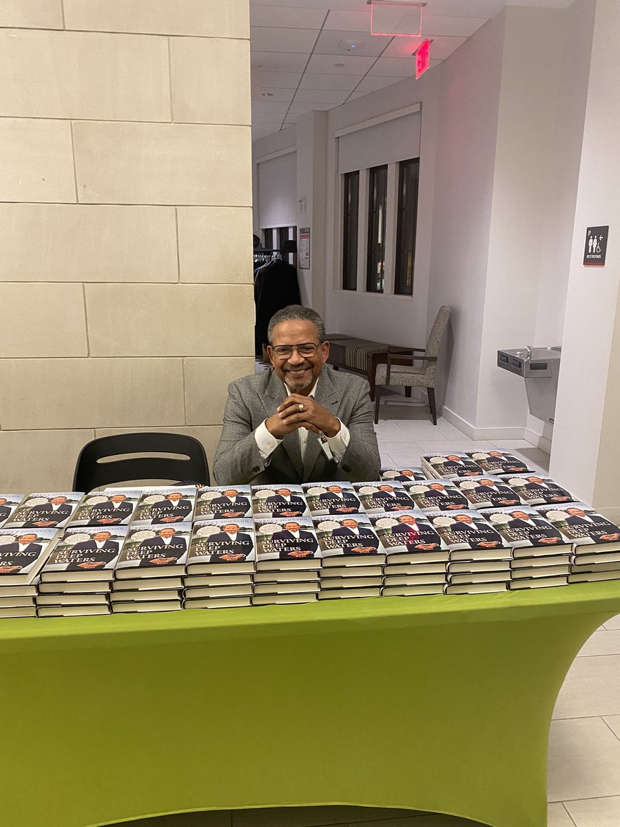 This is what community support looks like. Beacon House orders 100 copies of my autographed book to give to donors <a href="/NEDCScoop/">Northeast DCScoop</a> @nabj #SurvivingDeepWaters <a href="/wusa9/">WUSA9</a> #simonandshuster #posthillpress