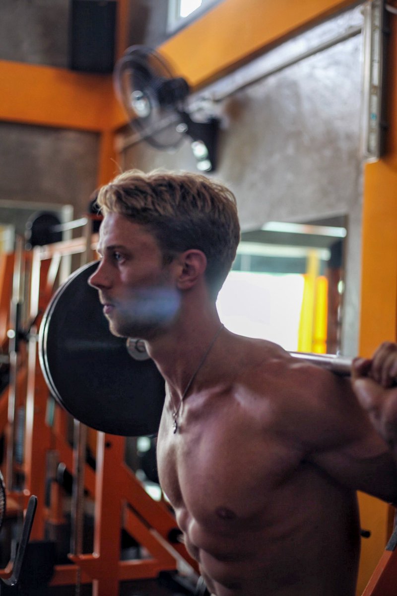 AnttiPatrik's tweet photo. You don’t need to be great to get started, but you need to get started to be great.

#fitnessmotivation #fitness #squats #backsquats #fitnessphoto #gym #gymphoto #fitnessphotoshoot #gymphotoshoot #trainhard #gohard #gohardorgohome #weighttraining #bodybuilding #fitnesstrainer https://t.co/LjA2oa4zWw