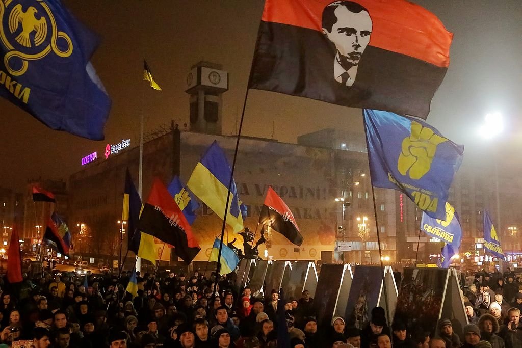 Former US ambassador to Russia Michael McFaul went so far as to state that “there are no Nazis in Ukraine.”

But examining the reality reveals that there's indeed a deep and expansive history of fascism in Ukraine, which has been aided and abetted by the US government.

THREAD🧵:
