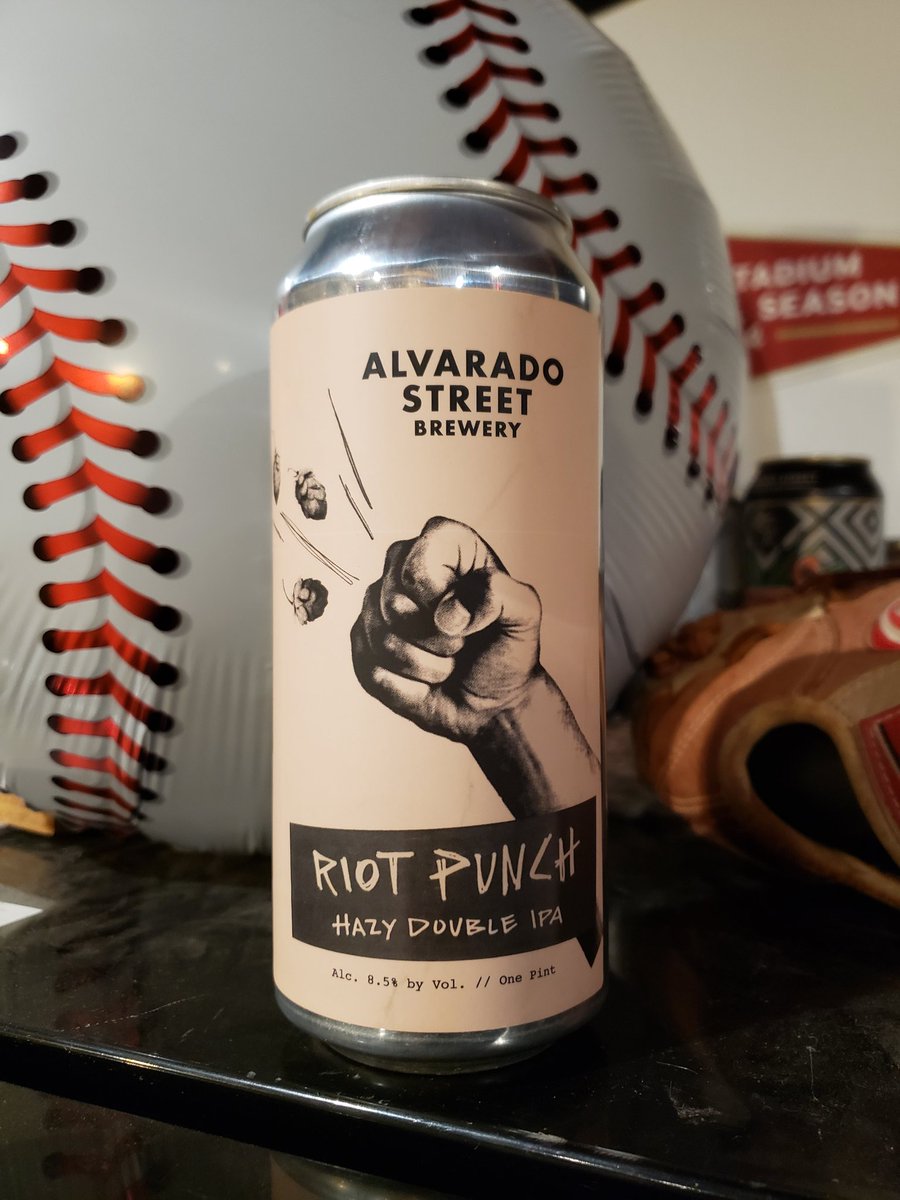 jeffjr9's tweet photo. Riot Punch after another little league win? Yes please! This is a delicious double 💯💯
#riotpunch #riotpunchdipa #riotpunchdoubleipa #hazy #IPA  #beertography #beersoftheworld #beersofcalifornia #alvaradostreet #alvaradostreetbrewery #beer #craftbeer #coolbeer #whatdoyoudrink https://t.co/VAot7eoRjz