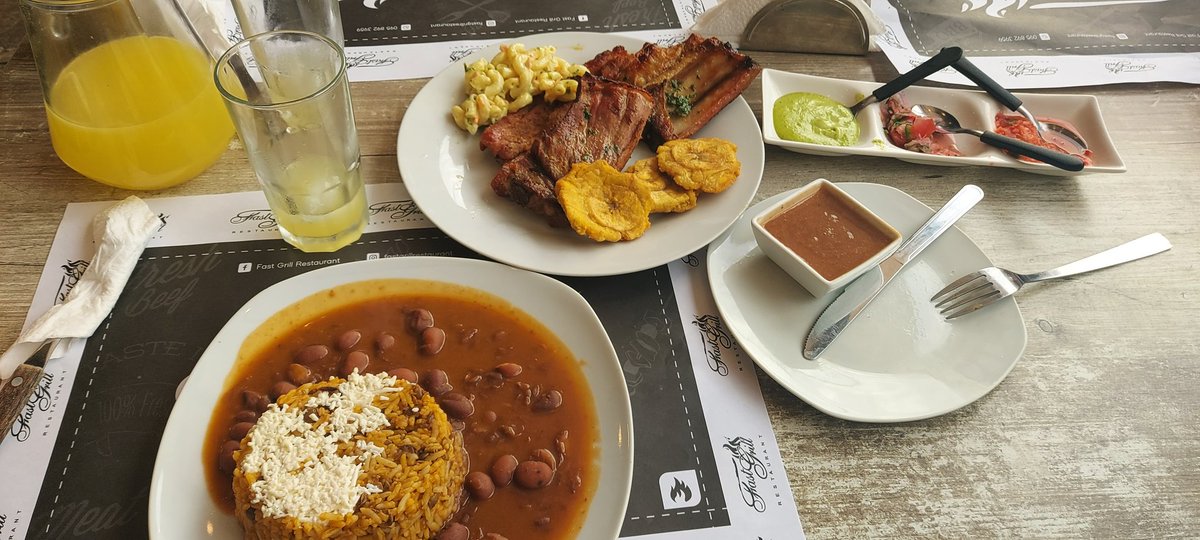 LeoSerranoE's tweet photo. Hoy me pegué esta belleza y pienso que #FastGrill es uno de los mejores lugares para comer parrilladas en Machala 👌 https://t.co/xnkWwgPFBD