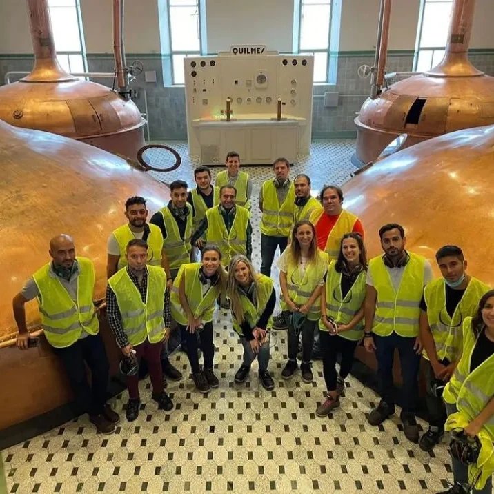 Hoy el Departamento de jóvenes de la UIQ junto al de la UIPBA recorrieron nuestra empresa emblema,  la Cervecería de Quilmes.  Nuestros jóvenes empresarios cada día más comprometidos con la producción nacional.  Felicitaciones!!!!