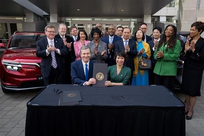 VietnamNewsVNS's tweet photo. VinFast to build first EV factory in North America

https://t.co/8dHYr0Bwny https://t.co/bgFXT3Fc5o