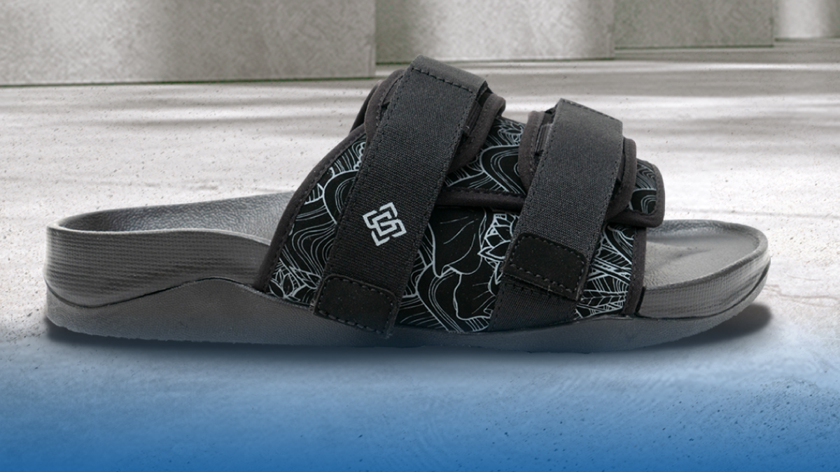 FirsterLS's tweet photo. #FirstToSee ใครว่าใส่รองเท้าแตะแล้วจะเท่ไม่ได้! เพราะ Indigoskin DS Sandal ลายไทยบ่อบัว (Lotus Pattern) ดีไซน์โคตรคูล ที่จะพาคุณไปสุดทุกความโดดเด่น
อ่านต่อได้ที่ : https://t.co/Q9fRje4qrl
ช้อปเลยที่ : https://t.co/8w79Qb3kbJ
#FirsterLifestyle #ของมันต้องมี #INDIGOSKIN https://t.co/BwSAEU5lmf