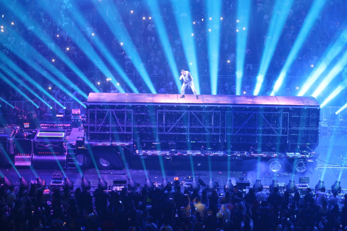 TheKiaCenter's tweet photo. What do you get when you combine a big rig, @SanBenito and the biggest crowd in the history of the arena? El Último Tour del Mundo. https://t.co/wIfCMtwLcT