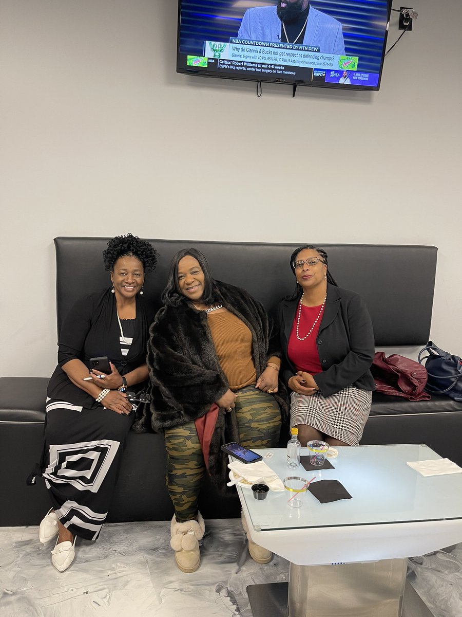 TheDebcc's tweet photo. Thank you to everyone that came out tonight to network with us. And a special thank you to Advance Benefits Counselors and Pure Flavor for co-hosting this event. 

#DEBCC #smallbusiness #networking https://t.co/b9wBRbEt2b