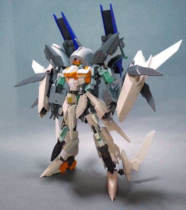 少しデカめのガンプラを作り進めていますが(画像は数日前のもの)変形もさせるし可動部が多すぎて難航…難しいというより単純に調整に時間がかかってしまう
「やっぱ時代を経て小型化していくの正解やわ」などと言いつつ、ニッパーすら要らないSDキットをバチバチ組むと脳汁ドバッてなれるからおススメ 