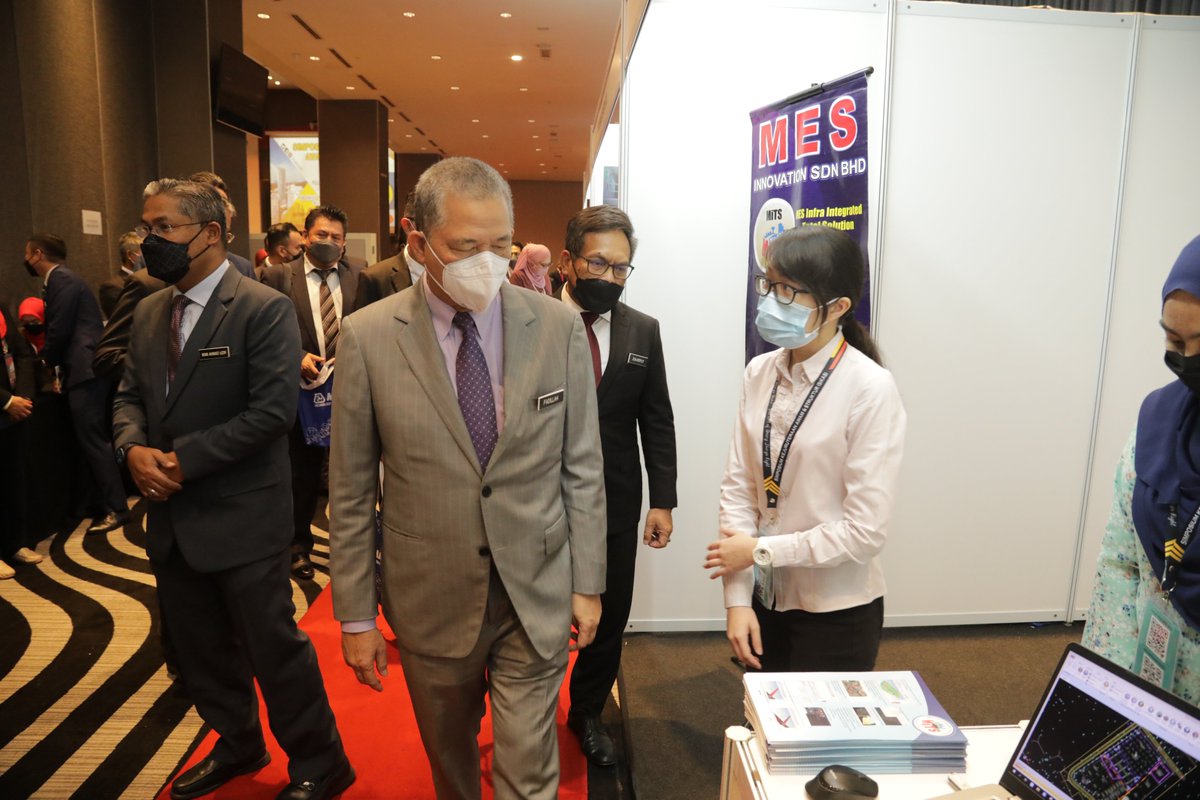 BP_CKAS's tweet photo. [29 MAC 2022 - DAY 1]

LAWATAN TETAMU KEHORMAT KE BOOTH-BOOTH PAMERAN DI SIMPOSIUM KEJURUTERAAN AWAM &amp; STRUKTUR (SiKAS 2022)

#SiKAS2022 https://t.co/iU3Uz6JLdB