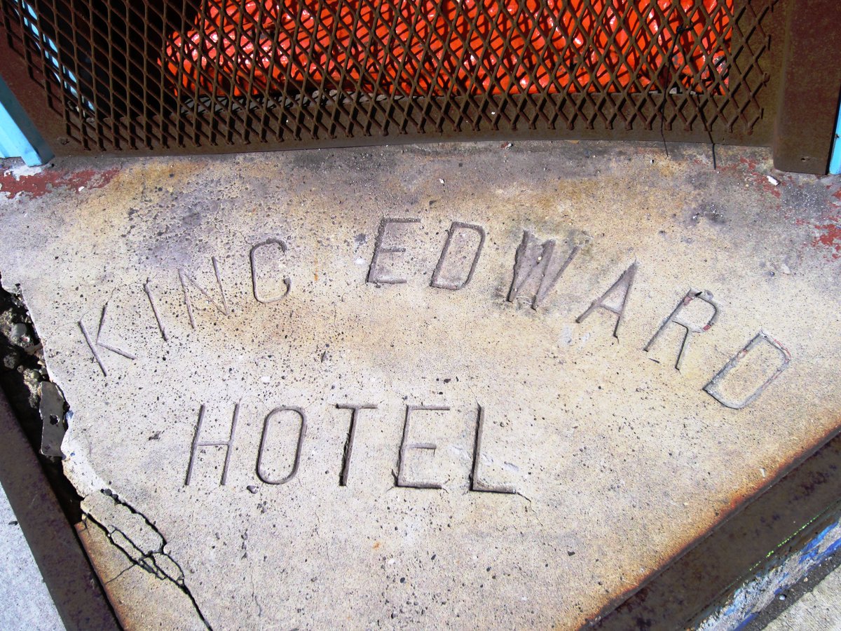 AlanZakrison's tweet photo. @JeanieGartly The loss of the Art Deco friezes from the York Hotel would really be too much to bear.
But it's great the King Eddy was saved, including some of the #ghostsigns.
Sad, however, that its #sidewalkstamp didn't survive.
(As far as I know, that is!) https://t.co/hC4Is3enLR