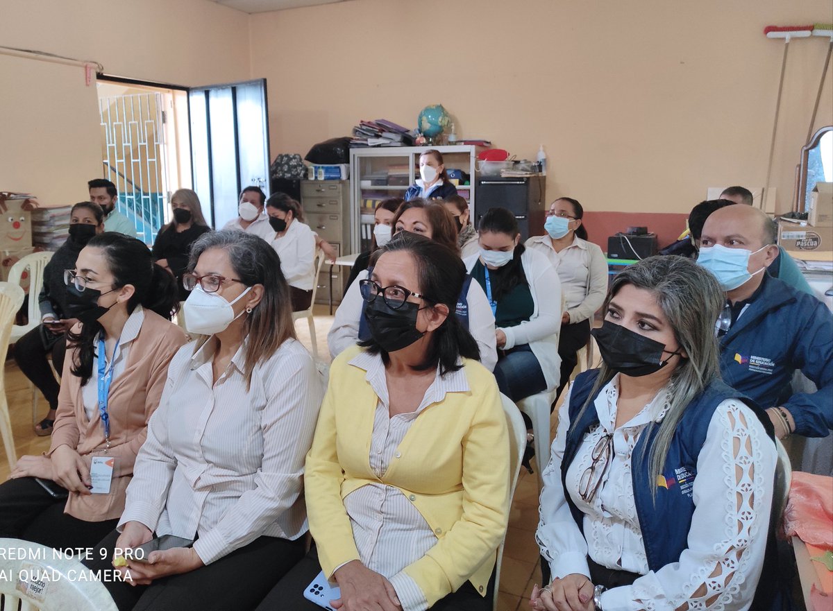 EfranOrdez1's tweet photo. Como parte de nuestras frecuentes actividades en pro de mantener un óptimo clima laboral en la Dirección Distrital de Educación, abordamos con nuestro personal temas inherentes a salud y seguridad ocupacional, gracias al profesionalismo de Víctor Hugo Lucero Analista de @Salud_Ec https://t.co/hkW5syBakA