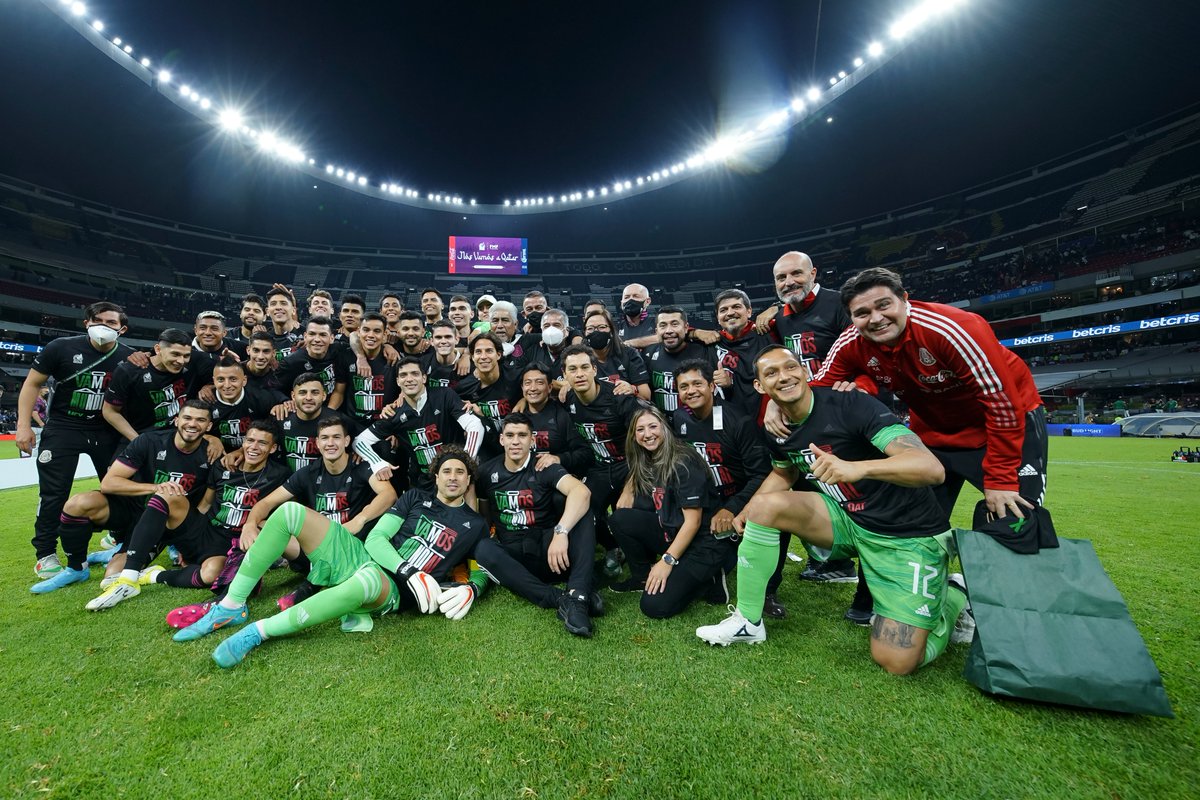 miseleccionmx's tweet photo. 🇲🇽 🇲🇽  M É X I C O  🇲🇽 🇲🇽  #MiSeleccionEnQatar https://t.co/djOtxj98ER