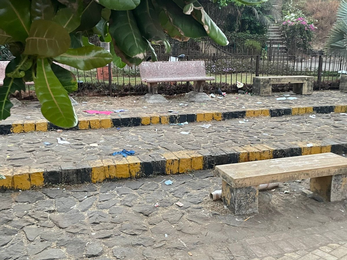 mohan_monteiro's tweet photo. @mybmcWardHW a film crew littered all over the Bandra Fort exercise area yesterday. Please take a large advance deposit in future and only return it once the area has been cleaned after the shoot. @MCGM_BMC @Asif_Zakaria @ShelarAshish @bandrabuzz @MNCDFbombay @CommunityBandra https://t.co/GFwQteXEN0