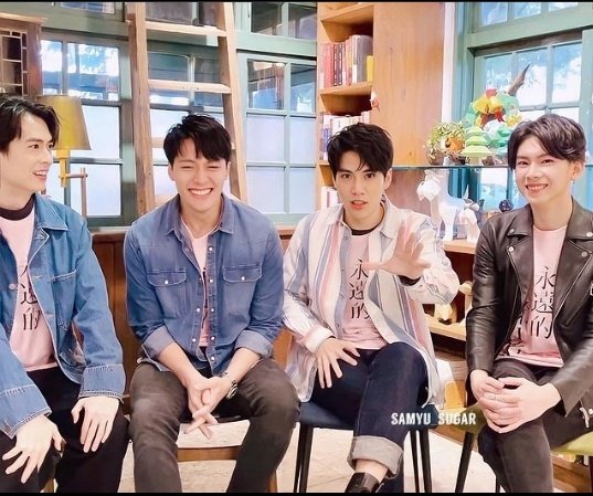 lica_YUSam's tweet photo. Their story is not over yet😍😍😍
#SamYU
#RayTian
#WBL
ctto https://t.co/zWx6kJAvws