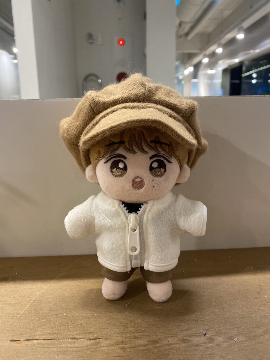 mallangchani's tweet photo. 옷을 조합해서 입혔지만 첫번째 사진에 있는 세트는 각각 이 트윗의 1,3번 사진입니당 더 궁금하신 사항은 디엠 주시면 알려드릴게요!

최소 1.0 이상 구매 가능하며 반택, 편택만 가능합니다 :) 배송은 토요일에 일괄적으로 이루어질 예정이에용 ㅎㅎ

관심 있으신 분은 연락 부탁드립니당! https://t.co/epQBJdjOYL