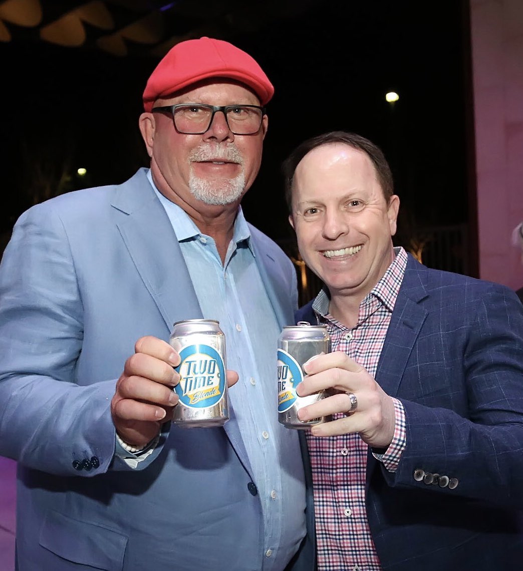 toddephx's tweet photo. Cheers to you BA on an amazing coaching career! Proud to call you a friend and mentor. Thanks for teaching me these three valuable words to live by…Trust, Loyalty and Respect. #thanksBA #CoolUncle https://t.co/3SamIWv38n