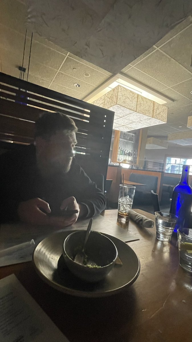lordtfarquaadt's tweet photo. Romantic power outage at Pac Catch tonight! #notlit #ButOurAppWasComped 🥲☺️☺️☺️ We love Pac Catch ❤️ https://t.co/8FoajrunXf