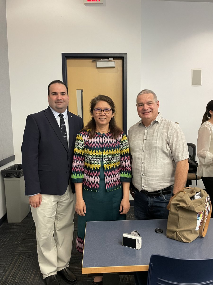 dpedreira's tweet photo. ¡Fue un placer conocer a la Dra. Ma Thida, #escritora, #activista de #derechoshumanos y ex #presapolítica #birmana, actual Presidente del Comité de #EscritoresenPrisión de #PENInternacional! @pen_int @PENCubaExilio @FIU @fiu_sipa @PIR_FIU #Birmania #Myanmar https://t.co/Cqh3SoMTiu