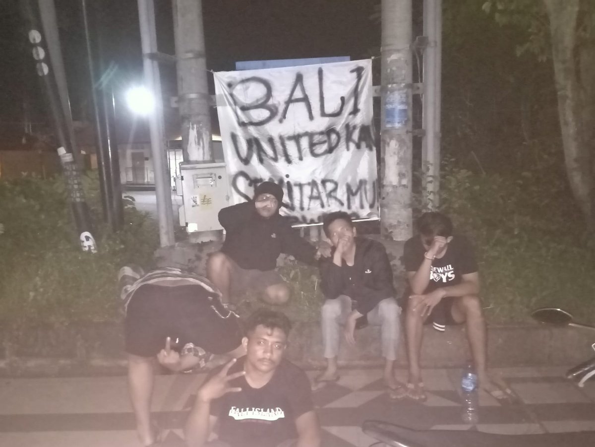 basewallboys12's tweet photo. BALIUNITED KAN SEKITAR MU✊
@BaliUtd @Northsideboys12 https://t.co/6EJ3ZyKqol