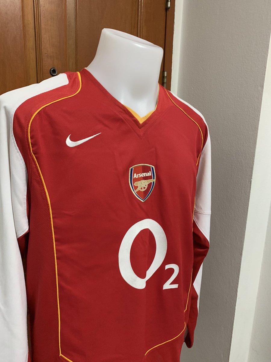 KongtapAFPringt's tweet photo. 🔥Arsenal 2004🔥 @Arsenal 

#arsenal #classicfootballshirt https://t.co/aMM5GzauqO