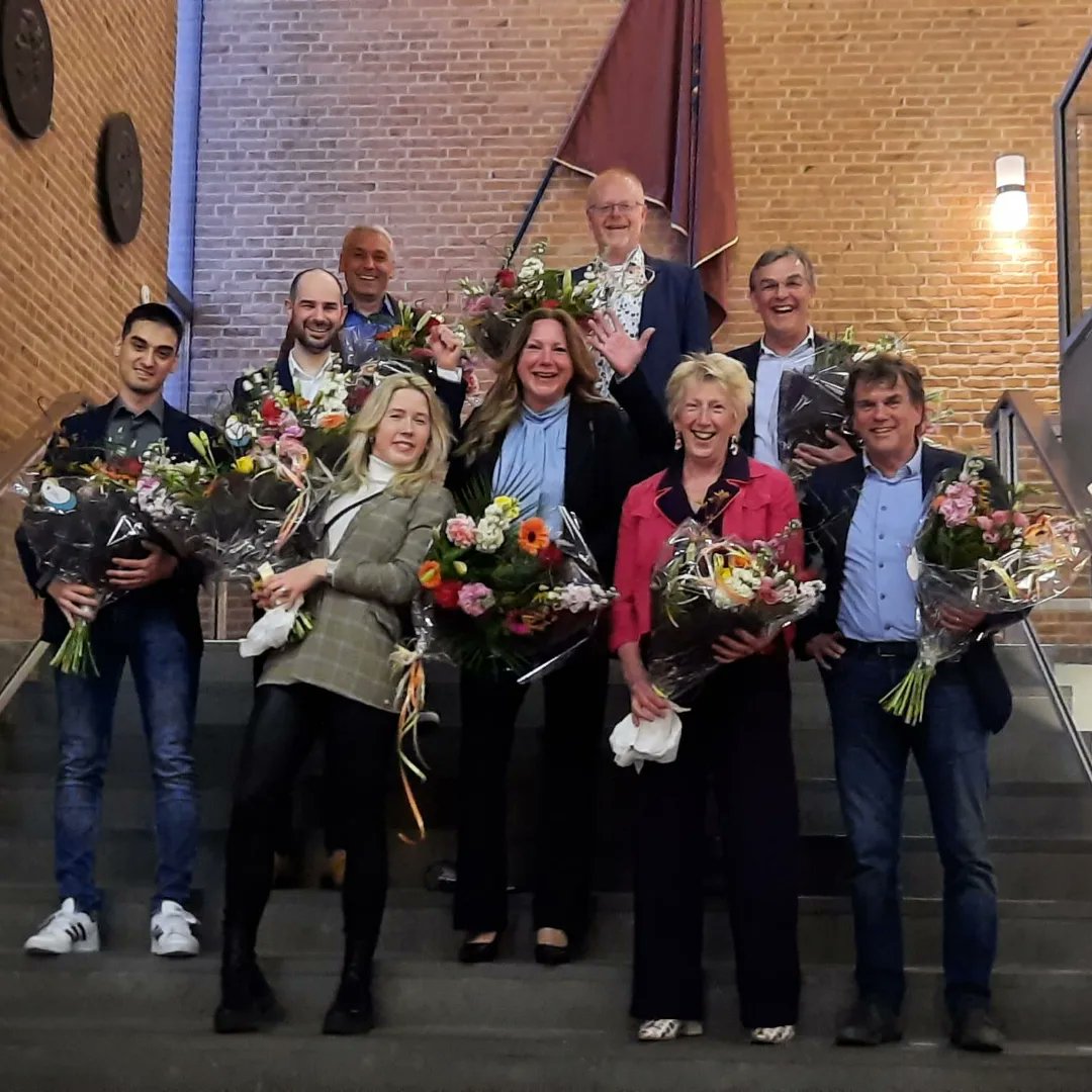 WG: Wij Geven om Oldenzaal 💛💙

Vanavond zijn alle 23 raadsleden van de Oldenzaalse raad beëdigd, waaronder 9 van WG.

Van harte gefeliciteerd 💐🥳 en veel plezier en succes tijdens de aankomende raadsperiode. 

Wat zijn wij supertrots op deze toppers!