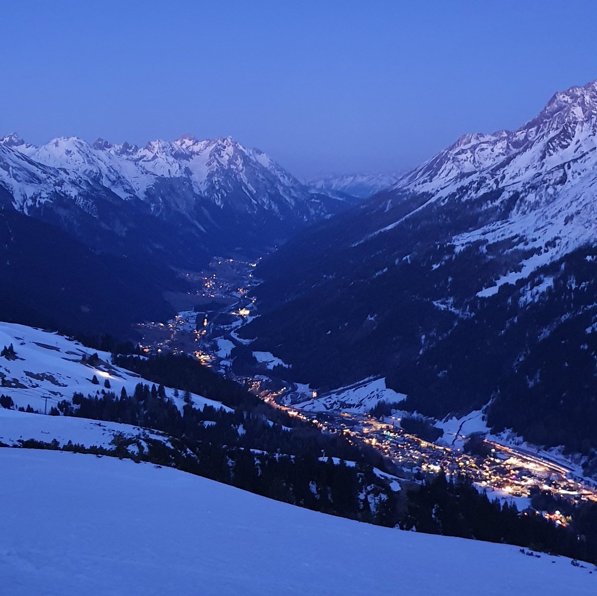 StantonReview's tweet photo. This Austrian alpine village have long beckoned travelers with its unique beauty. Find everything you need to know to plan your next Easter holiday on https://t.co/3IrUTp6BJ4. #stantonamarlberg 😍
📷 courtesy of IG@ daniauer1
#arlberg #austria #spring2022 #eastertips #alps https://t.co/eMcILAtb9L