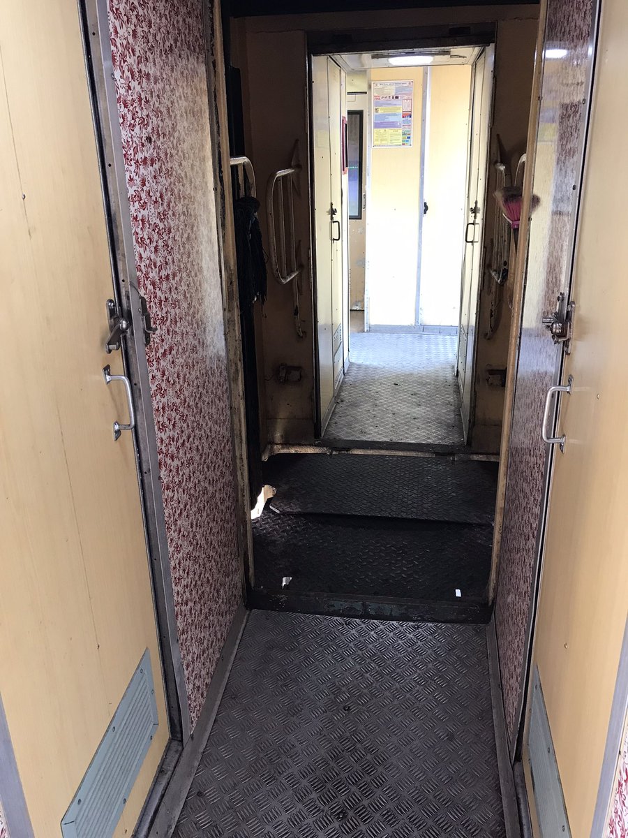 PantryCar's tweet photo. Appreciation Post!
One among the active OBHS staff I have ever seen!
Longest train running within a state(Gondia to Kolhapur) and not so important train. Still, well maintained!
@GM_CRly @AshwiniVaishnaw @RailMinIndia @Central_Railway
#IndianRailways #MaharashtraExpress https://t.co/UcCgbC82CU