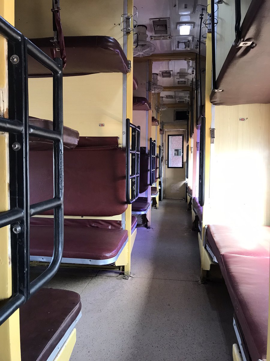 PantryCar's tweet photo. Appreciation Post!
One among the active OBHS staff I have ever seen!
Longest train running within a state(Gondia to Kolhapur) and not so important train. Still, well maintained!
@GM_CRly @AshwiniVaishnaw @RailMinIndia @Central_Railway
#IndianRailways #MaharashtraExpress https://t.co/UcCgbC82CU