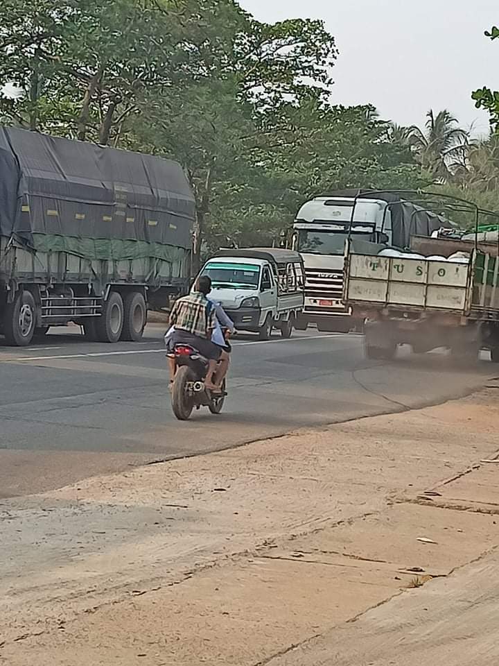 miN13700's tweet photo. [1/2] Heavy fighting broke out between junta troops &amp; KNLA + Kyaikhto Revolution Force (KRF) at Moppalin intersection in Kyaikhto tsp, Mon State on the morning of March 31, &amp; a comrade of KRF was killed &amp; 3 others were wounded in the battle
#2022Mar31Coup
#WhatsHappeningInMyanmar https://t.co/3Vr2AuMsoz