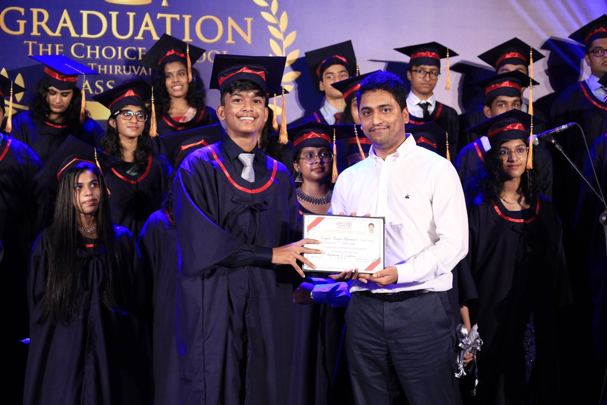 ChoiceTVLA's tweet photo. Graduation 2022π©βππ¨βπ https://t.co/9qOjneBnT7