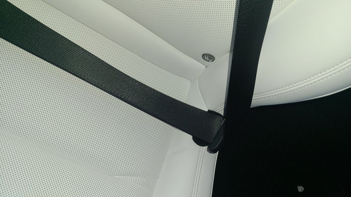 Ryan69190211's tweet photo. @DirtyTesLa @Tesla @elonmusk 😕 We even noticed the service guy placed the seat belt wrong, which is really dangerous https://t.co/SOBaKdt9Oe