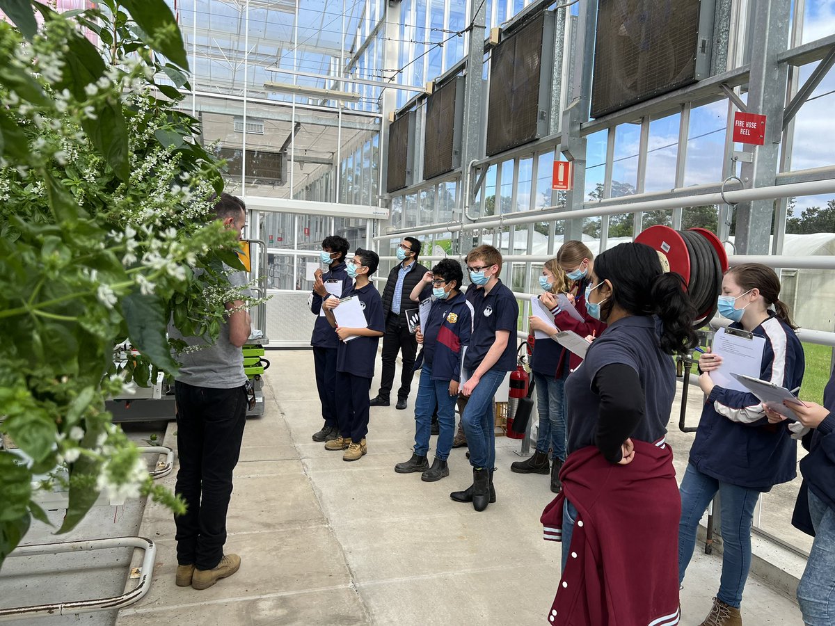 CoE_AgEd_RAC's tweet photo. Our Yr 8 Applied Learning today took us to @westsyduhie WSU  Hawkesbury Institute for the Environment with workshops at both the NVPCC and EucFACE. Amazing learning from the experts. @NSWEducation @mccallumtp @LeanneNixon #partneredlearning #agstemfutures https://t.co/eFFun9lpEY