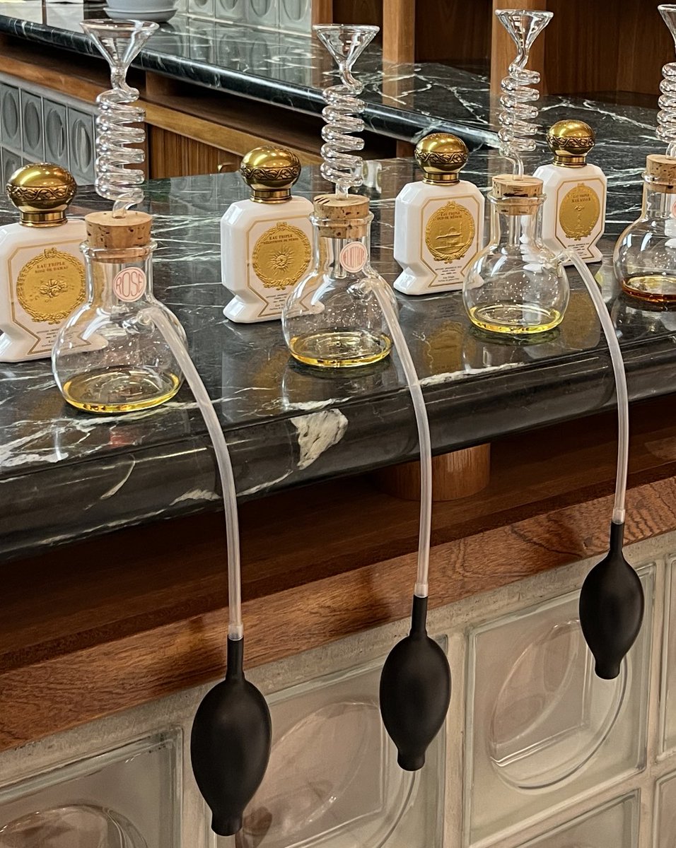 weirderday__'s tweet photo. officine universelle buly• water-based perfume✨ อีกโปรดักส์ที่น่าสนใจของแบรนด์คือน้ำหอมที่ใช้น้ำเป็นเบส กลิ่นหอมและอ่อนโยนไม่ระคายเคือง ฉีดลงบนเสื้อผ้าหรือฉีดบนผิวแล้ววนๆจะทำให้กลิ่นกระจายติดดีขึ้น มี 12 กลิ่น แนว citrus/woody/powdery/green/floral กลิ่นมีเอกลักษณ์และหอมมากๆ🖐🏻😳 https://t.co/uN4xJauQBH