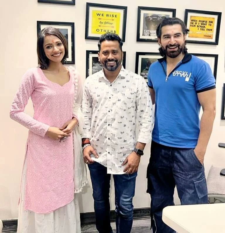 SomnathKarActor's tweet photo. Next up… Meet The ‘Chengiz’ 🤘…
@jeet30 #RajeshGanguly #susmita @ShatafFigar #somnath  @JeetzFilmworks @GRASSROOTENT @SomnathKarActor #upcoming #movie #Chengiz #reels #somnathkar https://t.co/M5wVd3HFWQ