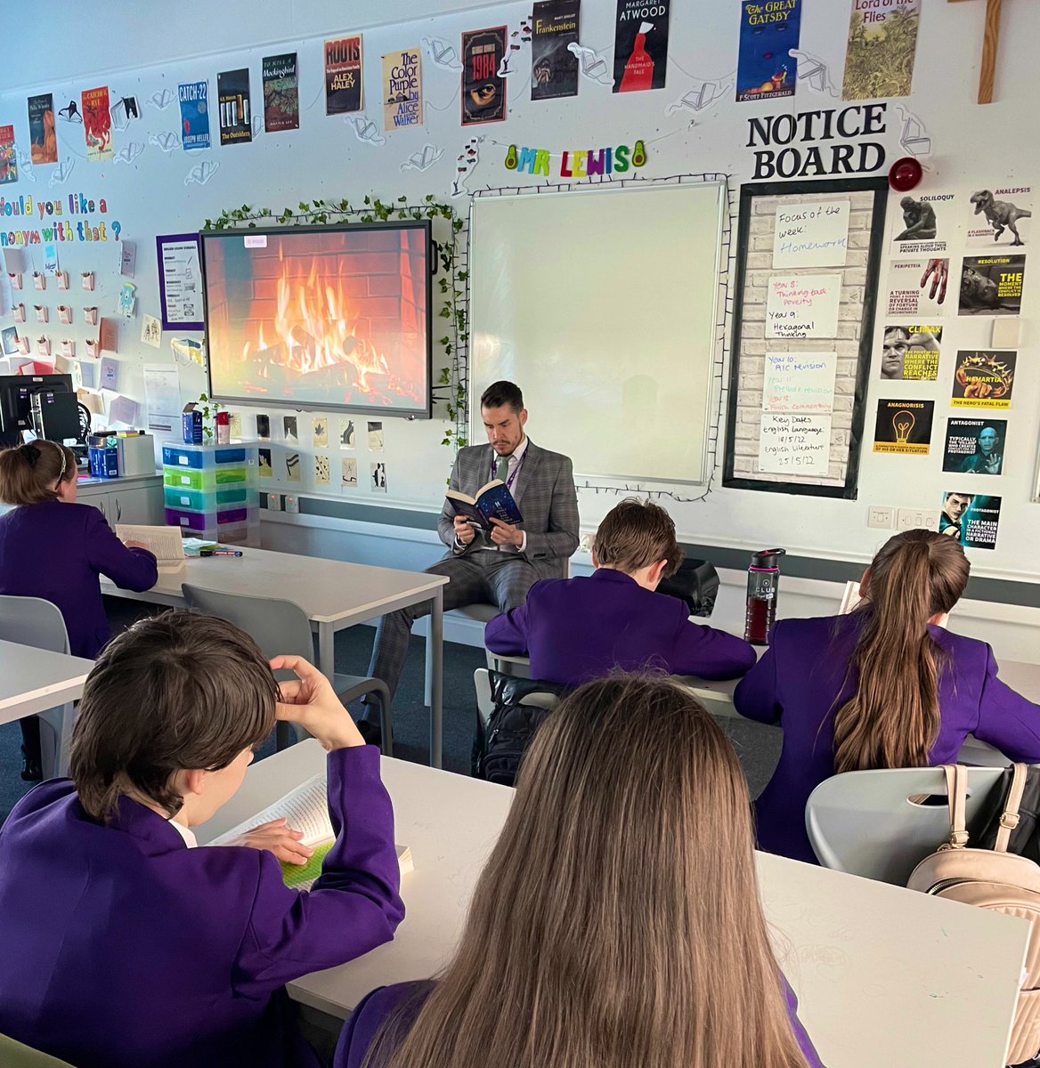 StNicksCfL's tweet photo. Some lovely collective reading going on this morning in Mr Lewis’ life tutor group! Absolutely loving the atmospherics 🔥 https://t.co/itpkldWjxN