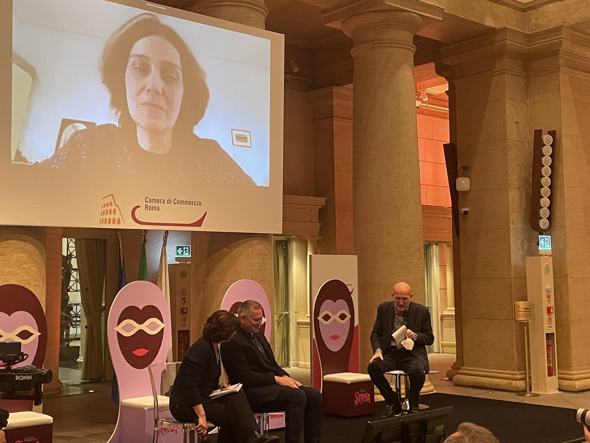 PremioStrega's tweet photo. «Come mai abbiamo fallito con i libri? Leggiamo testi di storia, crediamo nella pace, ma continuiamo a vedere guerre. Il sistema va cambiato»

Katja Petrowskaja @adelphiedizioni https://t.co/g1KoUV9s7u