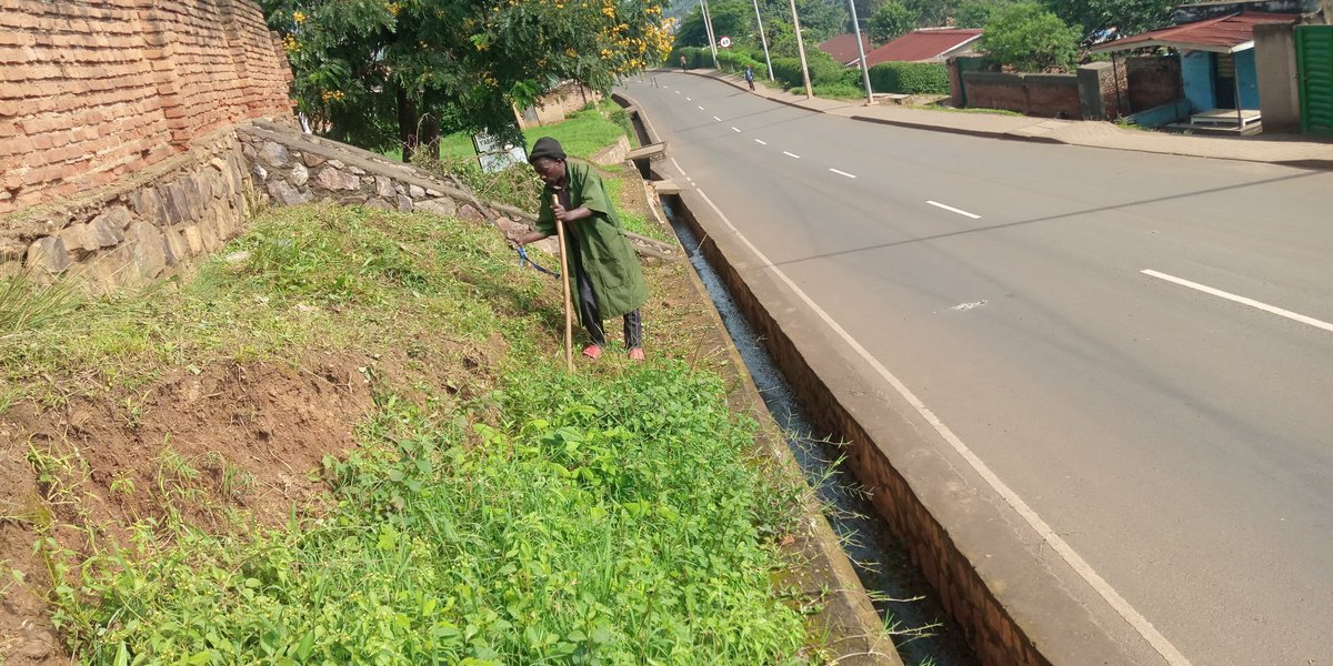 RugengeC's tweet photo. Ibikorwa# kwimakaza isuku# mu mihanda n'inzira nyabagendwa, mu ngo no gutunganya za rigore@Rugenge Cell.
@MuhimaRwanda https://t.co/dwQKsvxP0A