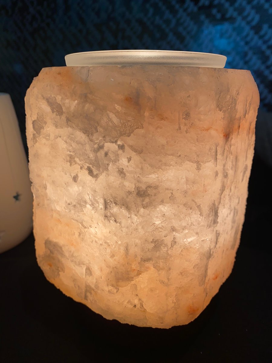 70marklane's tweet photo. Today we have Scentsy with Sylvia joining us in reception at 70 Mark Lane 😍 She has brought in her collection of wax melts and wax melt holders along with some of her washing scent boosters and essential oils 😮 Don't want to miss out ! She will be here till 4pm today only!! https://t.co/FQa1XASwCF