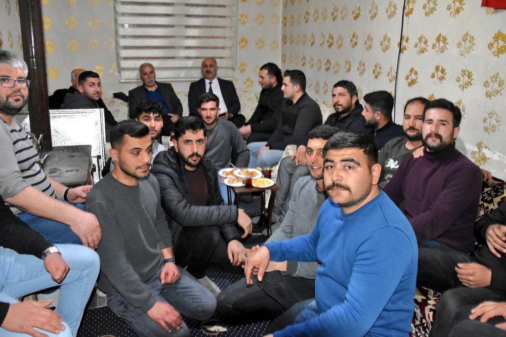 duralizelyurt44's tweet photo. 📍 Erkenek sevdalısı gençlerle birlikteyiz.👏👏
Erkenek #TEBAA gençleriyle bir araya gelip, Erkenek Mahallemiz hakkında sıcak çay eşliğinde sohbet ederek istişarelerde bulunduk.
#Erkenek TEBAA Genç gurubuna bu güzel davetleri ve samimiyetlerinden dolayı teşekkür ederim. https://t.co/rEBmvcD8cr