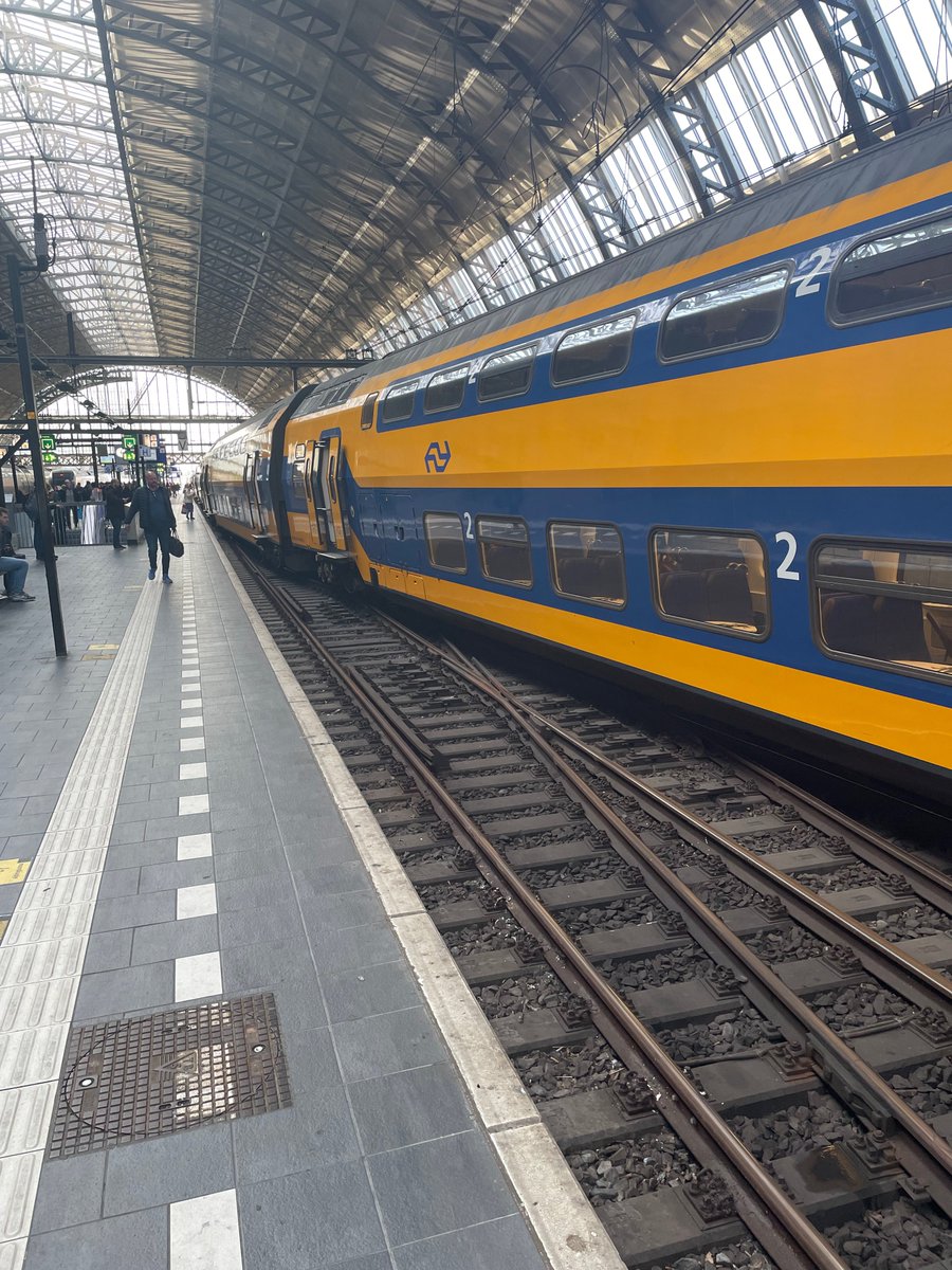 OEPS. Dat krijg je ervan als je een lange hebt. #FAIL <a href="/NS_online/">NS online</a>
Amsterdam CS