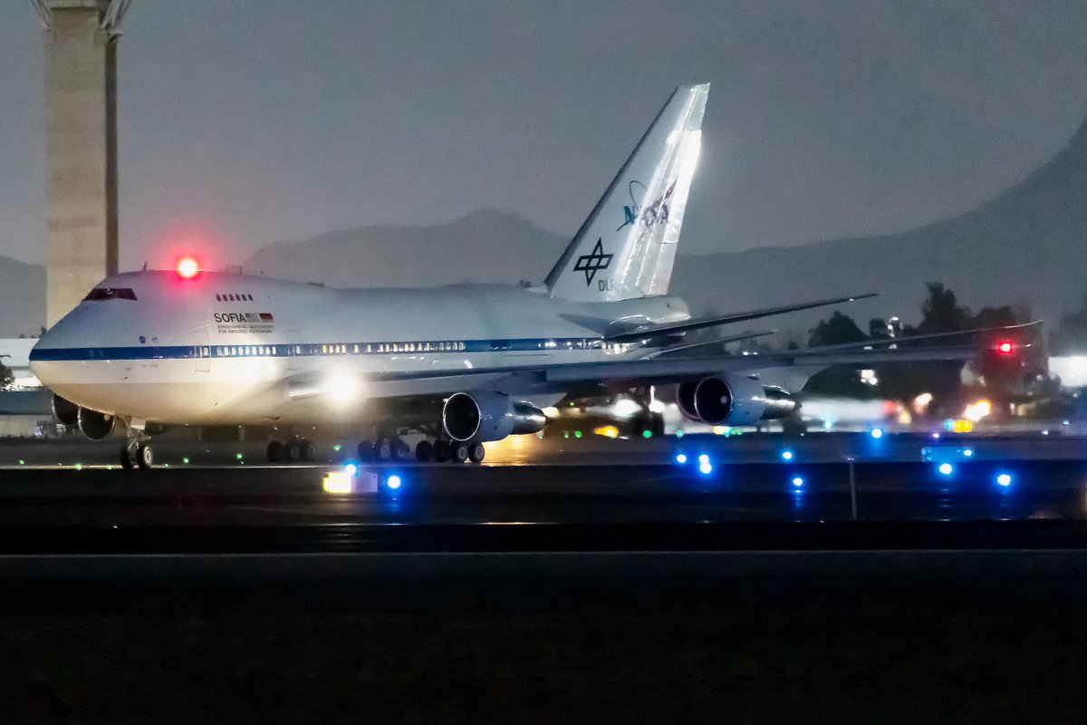 SOFIA_DSI's tweet photo. Our airborne Observatory @SOFIAtelescope during takeoff at SCEL. Thanks to Gustavo Martinez who provides these nice photos.
@DLR_en @Uni_Stuttgart @UniStuttgartIRS @NuevoPudahuel @AlemaniaenCL https://t.co/rrh9YEfIFS