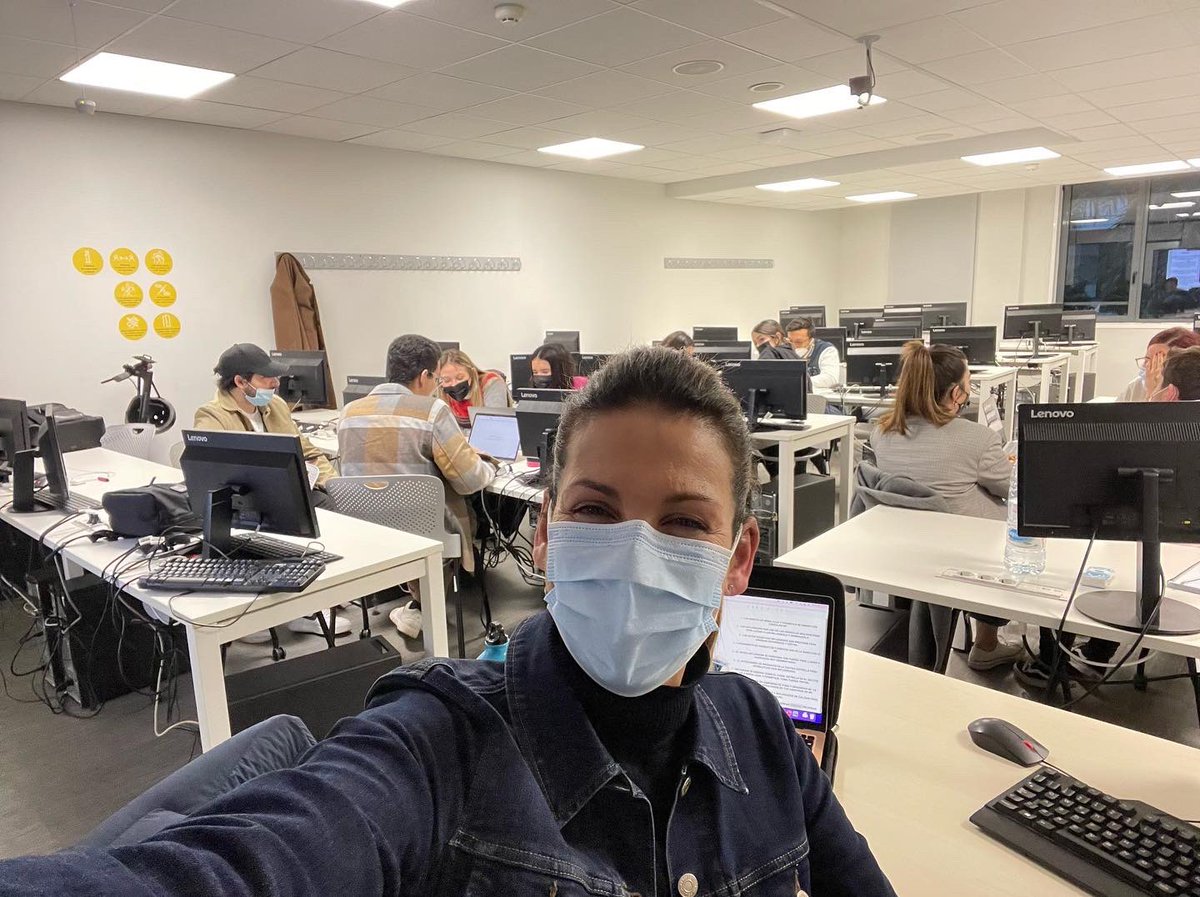 RemediosMalaga's tweet photo. Ayer tarde disfrutando mucho de la formación en el #MasterDigitalUEV de @UEValencia, #mencanta y me siento una privilegiada. Gracias @ChemaLamiran por por tu confianza!! Gracias a todos los alumnos por vuestro cariño 😇 Gracias @aliciaors por acudir a mi llamada.@RMediosMKT https://t.co/OVz220jUYS