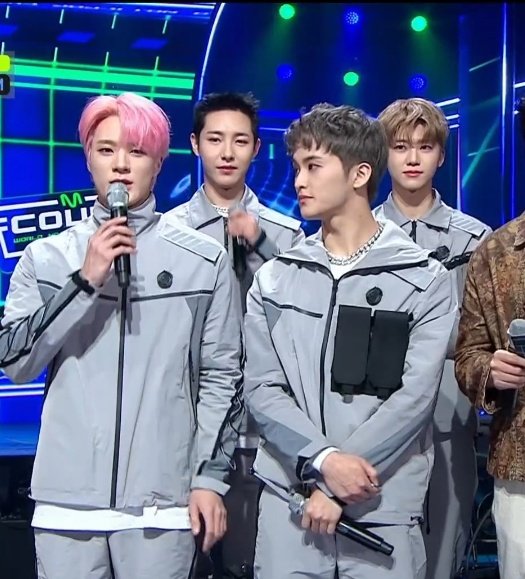jeongyunonly's tweet photo. OH MY GOD NCT DREAM'S FITS ?!?!?!!! https://t.co/tOw7I7dgyA