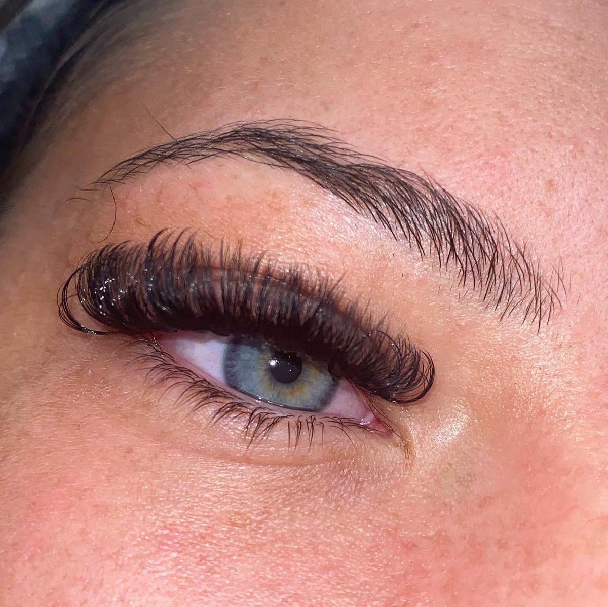 cheldaviesxxx's tweet photo. Hi everyone, just me sharing me lash page again xo 
@beautybychelll on insta I have some offers on to celebrate me 2 year anniversary🤍 
(20% off full sets and 2 sets of handmade strip lashes for £20)
love yasss xxx https://t.co/QmgC4pGybV