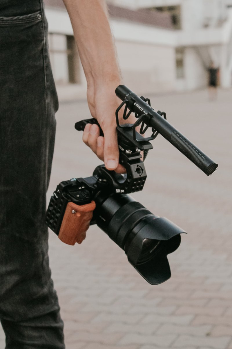 SYNCOMicrophone's tweet photo. Step-less analog gain knob, adjustable from -10dB to 15dB. #SYNCO #MicD30 is #onset. 🤟
📽️Setup: #syncomicd30 + #sonya6300 
📸by: @ivansytyj 
🥰Learn more: https://t.co/sSEF5t2t2C
#synco #syncomic #syncomicro #shotgunmic #camerasetup #cameragear #onset #cinematographer https://t.co/OXisJtL1OB