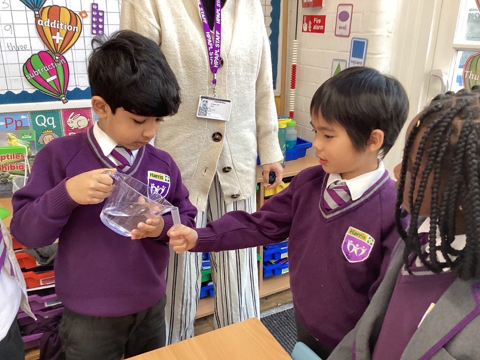 HPA_Philip_Lane's tweet image. This week #HPAPLYear1 have been learning about capacity! They have been comparing different containers and deciding if they are full, nearly full, nearly empty, or empty! Well done Year 1!