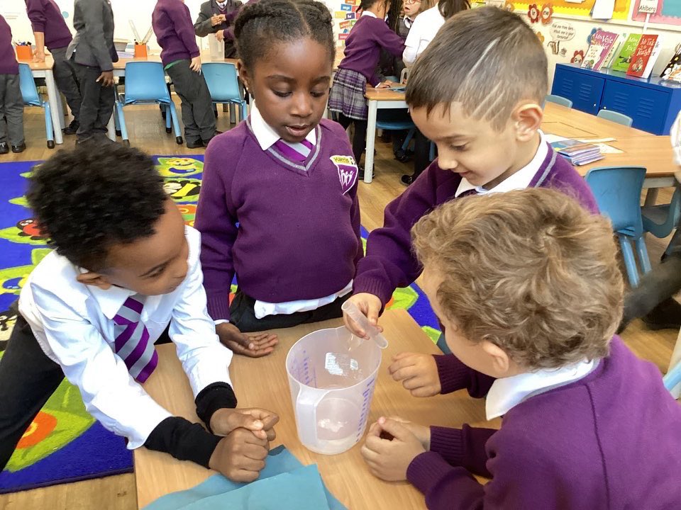 HPA_Philip_Lane's tweet image. This week #HPAPLYear1 have been learning about capacity! They have been comparing different containers and deciding if they are full, nearly full, nearly empty, or empty! Well done Year 1!