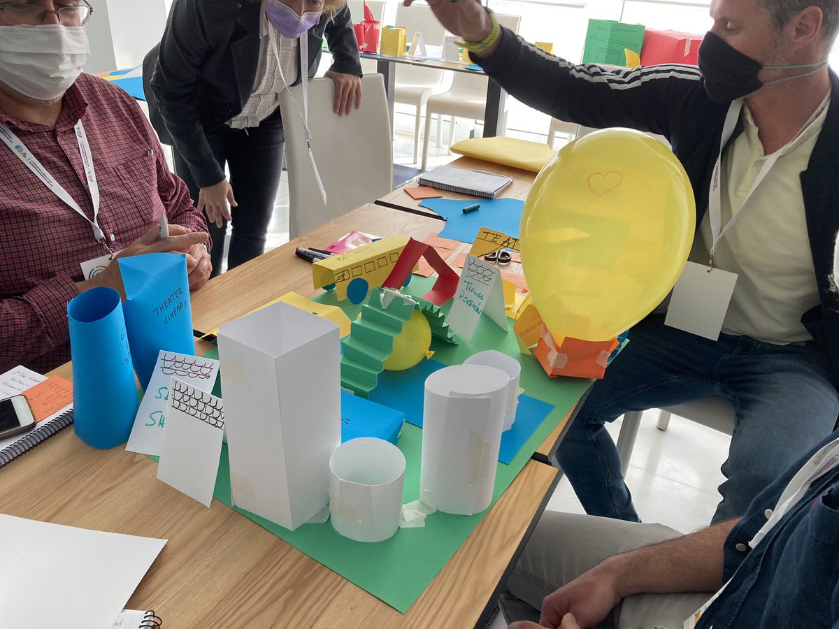 juanan_jafeber's tweet photo. Mostrando SCRUM en las I Jornadas Andaluzas de Emprendimiento en FP con grandes compañeros y compañeras #andaluciaFP https://t.co/uTPSCrQAgA